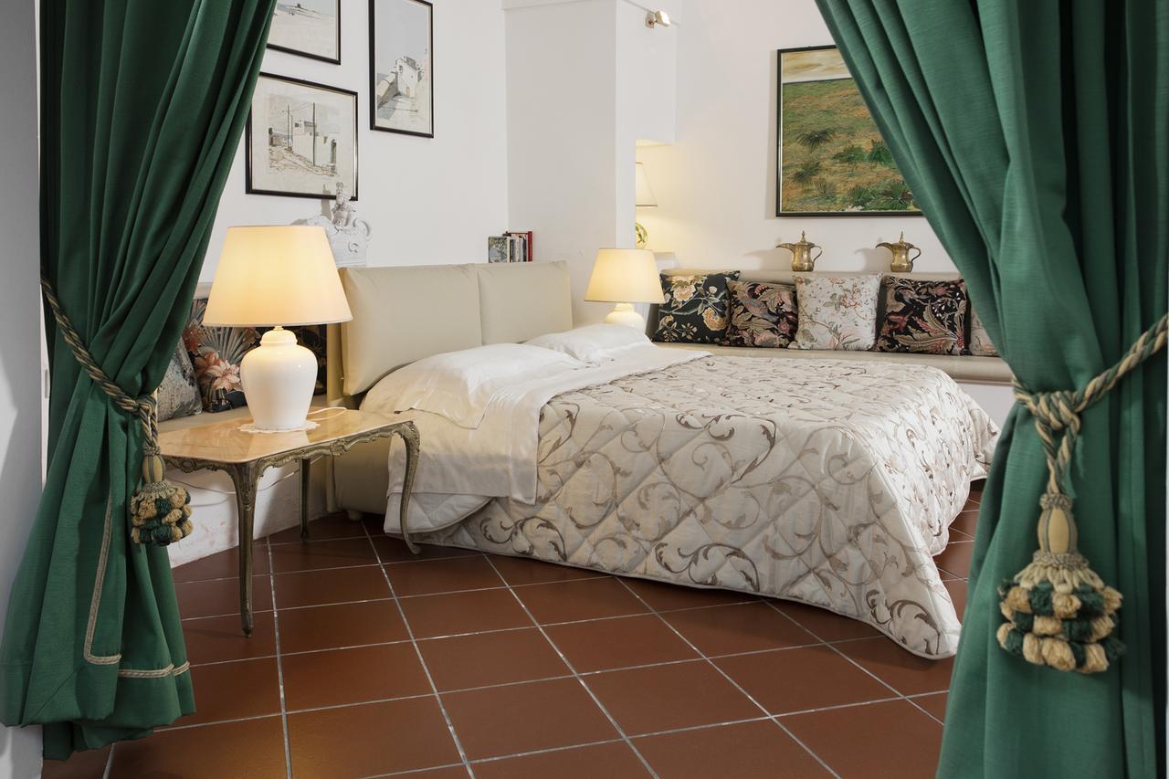 Antica Villa La Viola, Suite With Private Pool เลชเช ภายนอก รูปภาพ