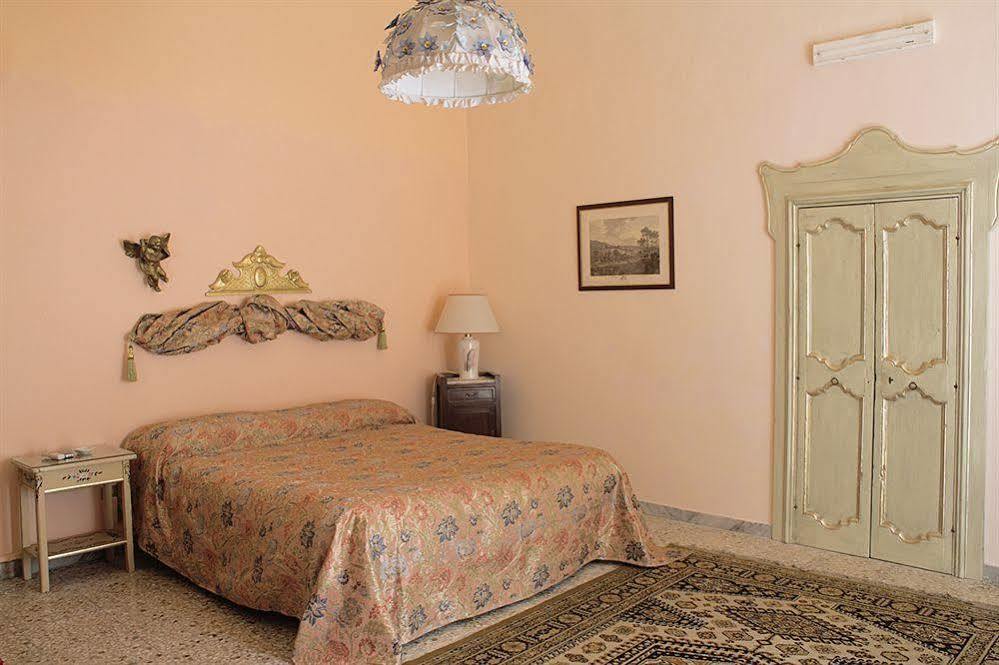 Antica Villa La Viola, Suite With Private Pool เลชเช ภายนอก รูปภาพ